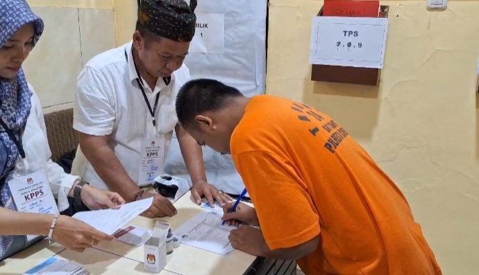 PPK Sumber bersama Polresta Cirebon Fasilitasi Tahanan Dalam Laksanakan Hak Pilih