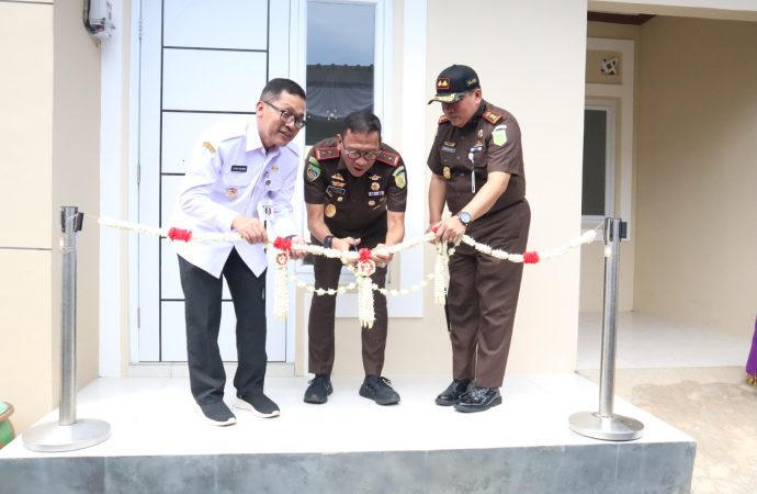 Pemkab Brebes Bantu Perumahan Kejaksaan Negeri