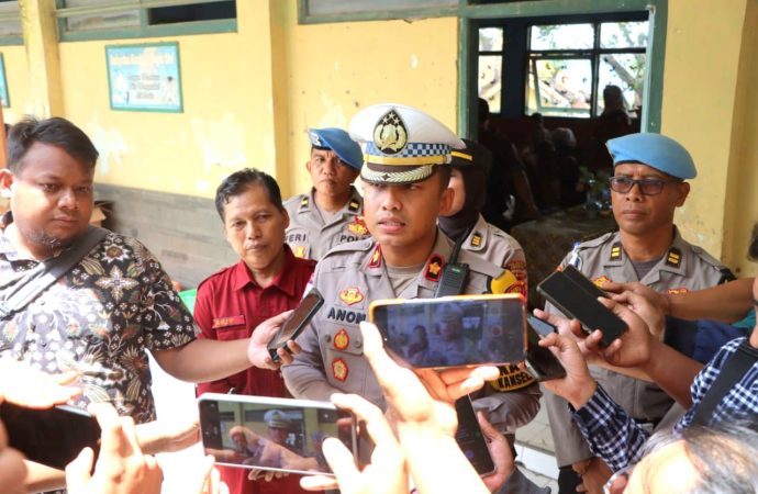 Polresta Cirebon Berikan Makan Bergizi Gratis kepada Siswa Sekolah