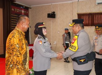 Personel Polresta Cirebon Mendapat Kenaikan Pangkat Pengabdian