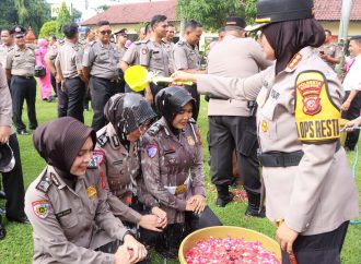 Kapolresta Cirebon Pimpin Upacara Korps Rapot Kenaikan Pangkat Periode Januari 2025