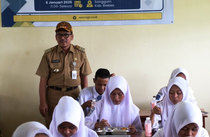 SMKN 1 Songgom Awali Makan Bergizi Gratis di Brebes