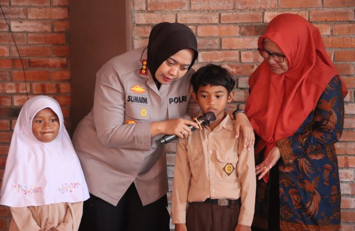 Polresta Cirebon Gelar Baksos di Sekolah yang Terdampak Banjir Rob