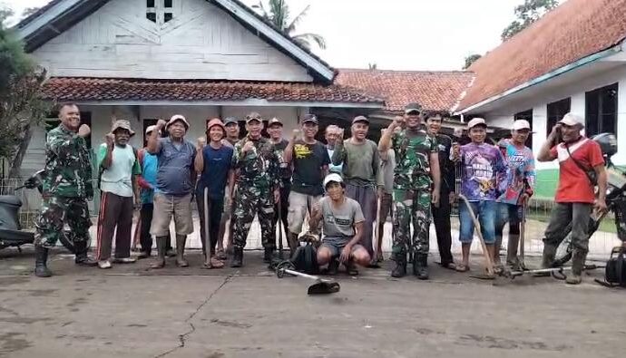 Koramil 1225/Cipatujah Ajak Warga Kalaksanan Ciptakan Lingkungan Bersih dan Rapih