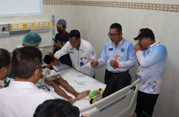 Ratusan Anak Ikuti Sunat Massal Dalam-rangka Hari Jadi Brebes