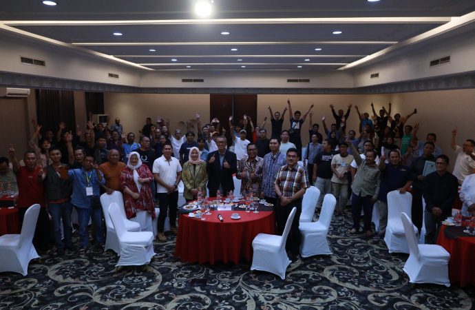 Jalin Komunikasi Baik dengan Wartawan Kota Cirebon, Pj Walikota Hadiri Media Gathering di Solo
