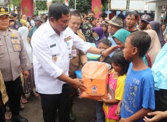 Pj Gubernur Jawa Tengah Tinjau Bencana Banjir di Brebes, Berikan Bantuan Logistik