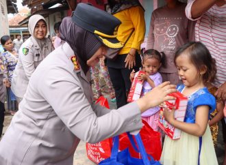 Kapolresta Cirebon Menjenguk dan Berikan Bantuan kepada Anak Asuh Stunting