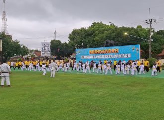 Personel Dalmas Polresta Cirebon Gelar Latihan Bela Diri Karate untuk Tingkatkan Kemampuan