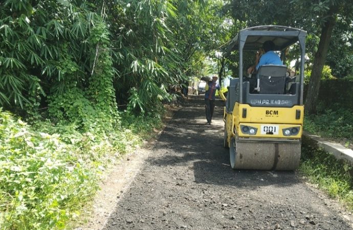 Pertanyakan Kejelasan Sumber Anggaran, Warga Wanasaba Kidul Hentikan Sementara Pengaspalan Jalan