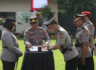 Kapolresta Cirebon Pimpin Sertijab Para Kasat hingga Kapolsek Jajaran