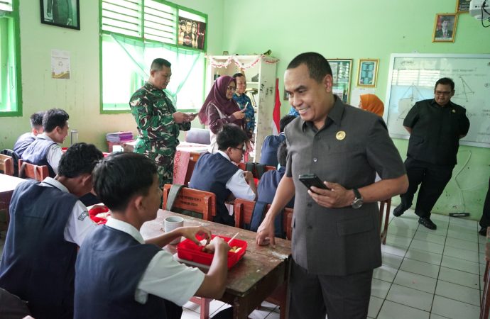 Komisi III DPRD Tinjau Pelaksanaan Makan Bergizi Gratis di SMPN 4 Kota Cirebon