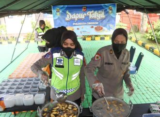 Polresta Cirebon Gelar Dapur Takjil Ramadhan, Patroli Ngabuburit Sambil Berbagi