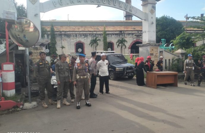 DPC PSIB Kab. Cirebon Gandeng Satpol PP dan Polsek Karangsembung dalam Pembagian Takzil