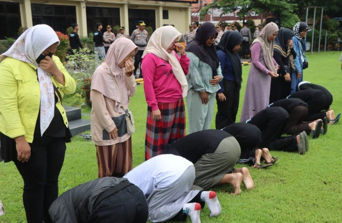 Suasana Haru Warnai Pembukaan Pesantren Kilat ABH Angkatan ke-3 Polresta Cirebon