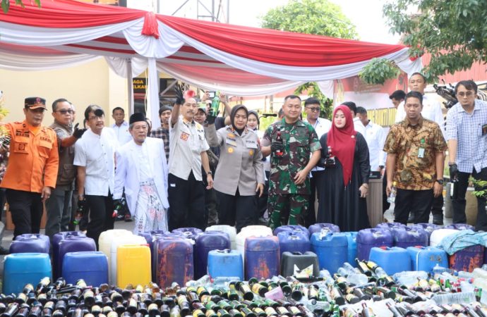 Polresta Cirebon Musnahkan Ribuan Miras Berbagai Merek Hasil KRYD dan Operasi Pekat