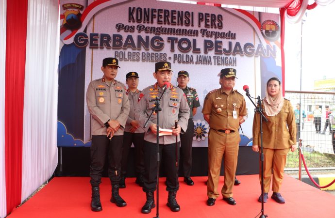 Mitha Dampingi Kapolri Tinjau Kesiapan Arus Mudik di Brebes