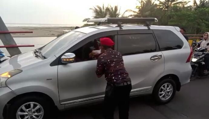 Organisasi GRIB Jaya PAC Kec Cipatujah Lakukan Bagi” Takjil Ramadhan Berkah