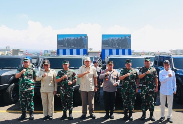Menhan Serahkan 700 Unit Maung MV3 Produk PT Pindad kepada TNI-Polri