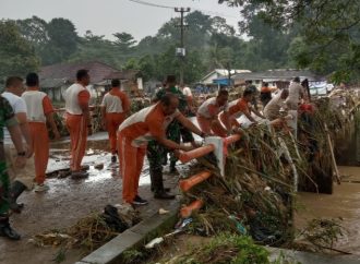 Kemhan dan Instansi Terkait Bantu Korban Banjir Bandang di Desa Leuwinutug, Bogor