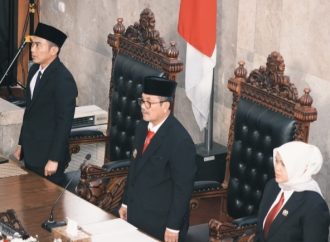Serah Terima Jabatan dari PJ.Bupati Wahyu Mijaya Kepada Bupati Definitif Imron Rosyadi