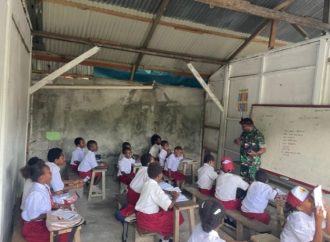 Stafsus Menhan Lenis Kogoya Sosialisasi ke Timika, Anak-Anak Papua Siap Terima MBG