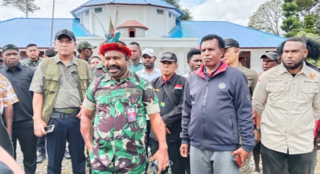 Stafsus Menhan Lenis Kogoya Tinjau Kesiapan Dapur Umum MBG di Wamena