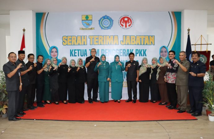Serah Terima Jabatan Ketua TP PKK dan Dekranasda, Wali Kota : Mari Fokus Pemberdayaan dan Perekonomian Lokal
