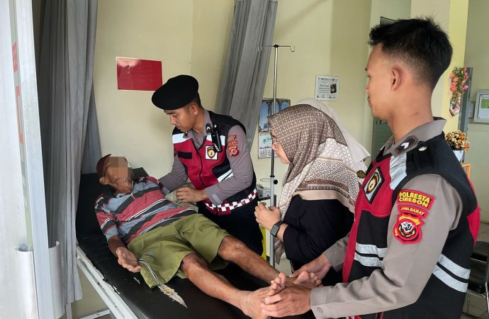 Satgas Preventif Ops Ketupat Lodaya 2025 Polresta Cirebon Bantu Korban Laka Lantas 