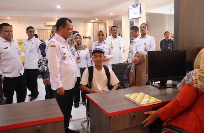 Wabup Wurja,SE Sidak di Sejumlah Layanan Publik