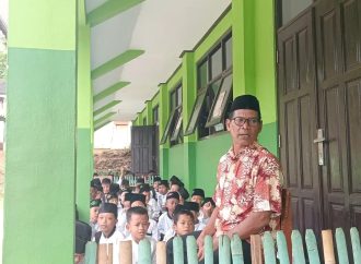 Hari Pertama Masuk Sekolah, SDN Cipanas Halal Bihalal Usai Liburan
