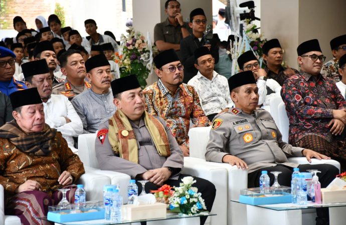 Kapolri Kunjungi Buntet Pesantren, Minta Doa Kiai untuk Keutuhan NKRI