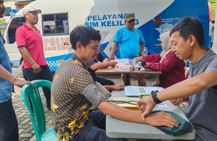 Polresta Cirebon Hadirkan Layanan SIMKAR, Mudahkan Pekerja Pabrik Urus SIM Tanpa Tinggalkan Pekerjaan