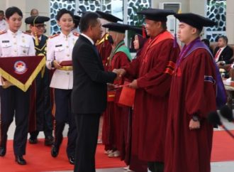 Wamenhan Hadiri Wisuda 426 Mahasiswa Unhan RI di Aula Merah Putih