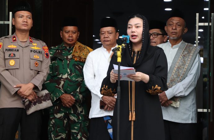 Pemkab Brebes Serahkan 18 Hewan Kurban