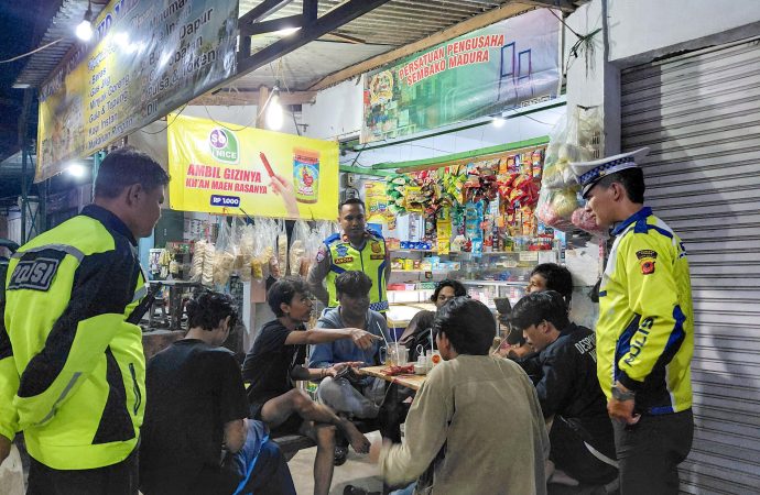 Polresta Cirebon Gencarkan Patroli Malam, Sosialisasikan Penerapan Jam Malam bagi Pelajar