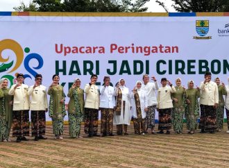 Dandim 0614/Kota Cirebon dan Ketua Persit KCK Cab.XXV Hadiri Upacara HUT ke-598 Kota Cirebon