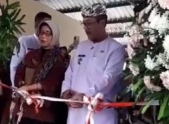 Gunting Pita oleh Bupati Cirebon Tandai Pasar Minggu Palimanan Diresmikan