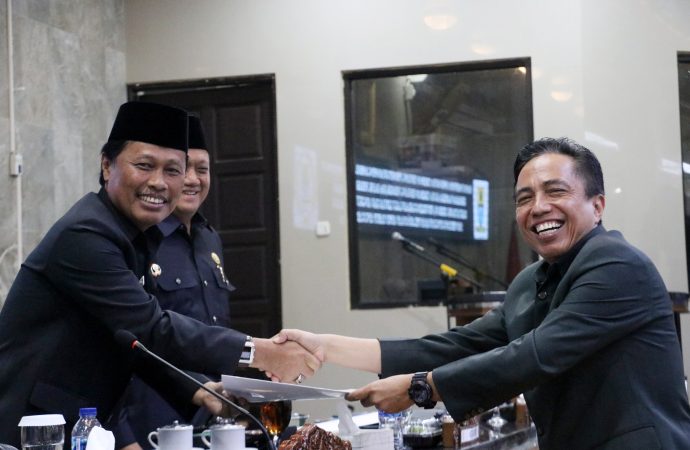 Rapat Paripurna DPRD Sahkan Tiga Perda: BPR Bank Cirebon, LLAJ, dan PP APBD Tahun 2024