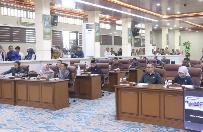 Fraksi-fraksi DPRD Sampaikan Pemandangan Umum terhadap Raperda Perseroda BPR dan PP APBD Tahun 2024