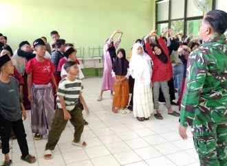 Danramil 1403/Lemahwungkuk Kunjungi Sekolah Rakyat Kota Cirebon