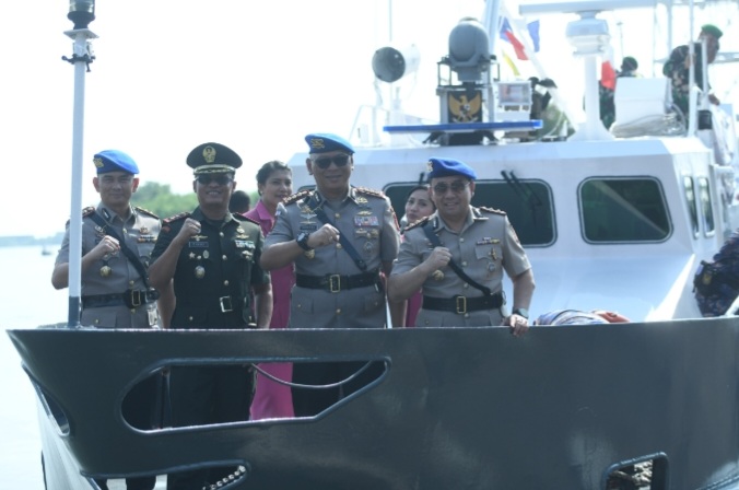 Ditpolairud Polda Jabar dan Polres Cirebon Kota Tabur Bunga di Laut, Peringati Hari Bhayangkara ke-79