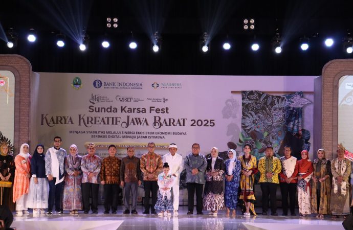 Eco Print Motif Daun Jati Kota Cirebon Memikat Panggung KKJ dan PKJB 2025