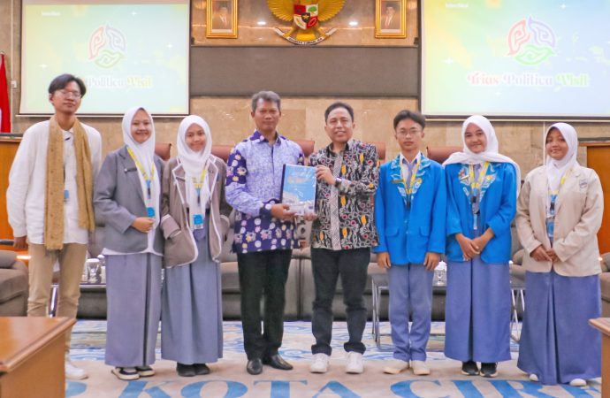 DPRD Cirebon Terima Kunjungan Pelajar, Bahas Fungsi Legislatif dan Politik