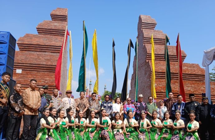 Kirab Budaya Nusantara Meriahkan Acara Pembukaan Festival Cirebon 2025