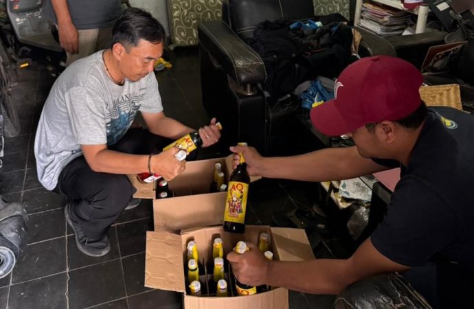 Polresta Cirebon Sita Ratusan Botol Miras Hasil Operasi Cipkon Jelang HUT ke-80 RI