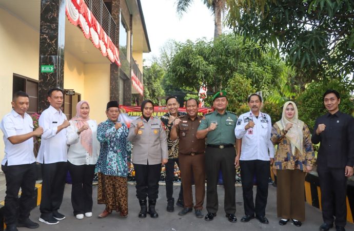 Selamatkan Generasi Muda, Polresta Cirebon Musnahkan Miras Hasil Operasi Gabungan