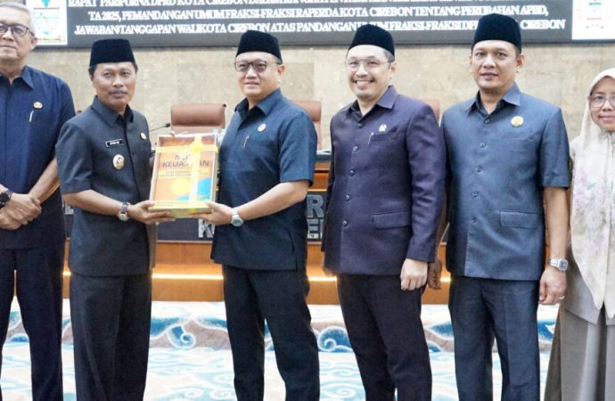 Fraksi-fraksi DPRD Kota Cirebon Sampaikan Pemandangan Umum Atas Raperda Perubahan APBD 2025