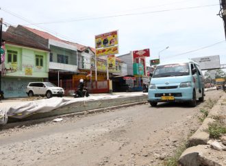 Komisi II DPRD Kota Cirebon Tinjau Progres Betonisasi Jalan Ciremai Raya