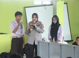 Polresta Cirebon Gelar Police Goes to School di SMK Manbaul Ulum